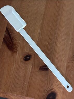 The Pampered Chef Scraper